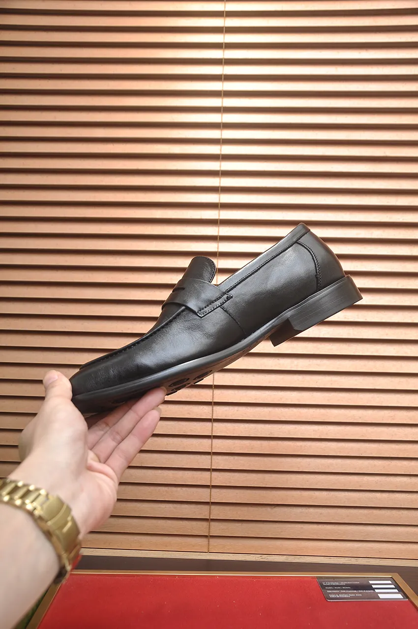 Men's shoes 💰580💶 Brand: GUCCI (Gucci) Standard code: Men's code 38/44 (45 can be customized) Grade: Same as the official website Original quality Material: Original cowhide Water-dyed cowhide lining Original rubber outsole Style category: Men's fashionable casual leather shoes Distinguished big-name luxury elements Top luxury Color: Actual picture